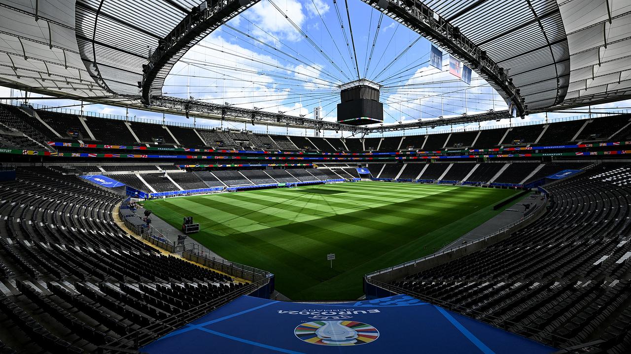 © APA/AFP/Kirill KUDRYAVTSEV Die Innenansicht des Waldstadions, auch bekannt als Deutsche Bank Park, eines der Austragungsstadien, das während der Fußball-Europameisterschaft UEFA Euro 2024 Frankfurt Arena heißen wird, ist während des „Stadium Open Media Day“ in Frankfurt am Main, Westdeutschland, abgebildet 11. Juni 2024