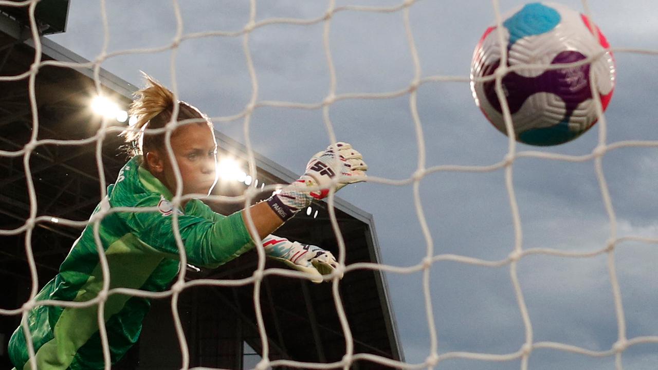 © APA/AFP/Adrian DENNIS Spain's goalkeeper Sandra Panos concedes a second goal scored by Germany's striker Alexandra Popp during the UEFA Women's Euro 2022 Group B football match between Germany and Spain at Brentford Community Stadium in west London on July 12, 2022.