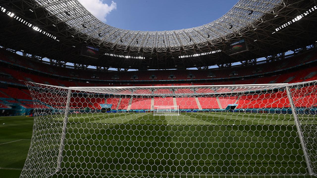 Das Bild zeigt das Innere der Puskas Arena in Budapest am 18. Juni 2021, einem Austragungsort der Fußballmeisterschaft UEFA EURO 2020.
