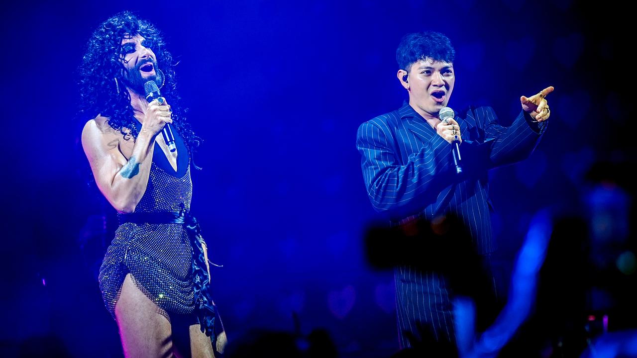 © ORF/Roman Zach-Kiesling Eurovision Song Contest: Auftritt im Eurovision Village und Botschaftsempfang in Basel: Conchita Wurst, JJ
