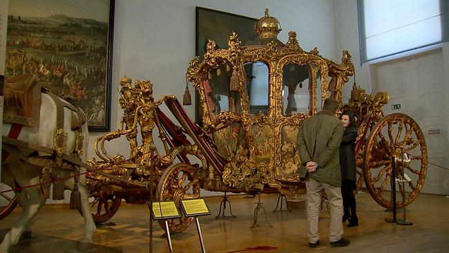 Habsburger Imperialwagen, Kaiserliche Wagenburg Wien, Karl Hohenlohe und Direktorin Dr. Monica Kurzel-Runtscheiner.