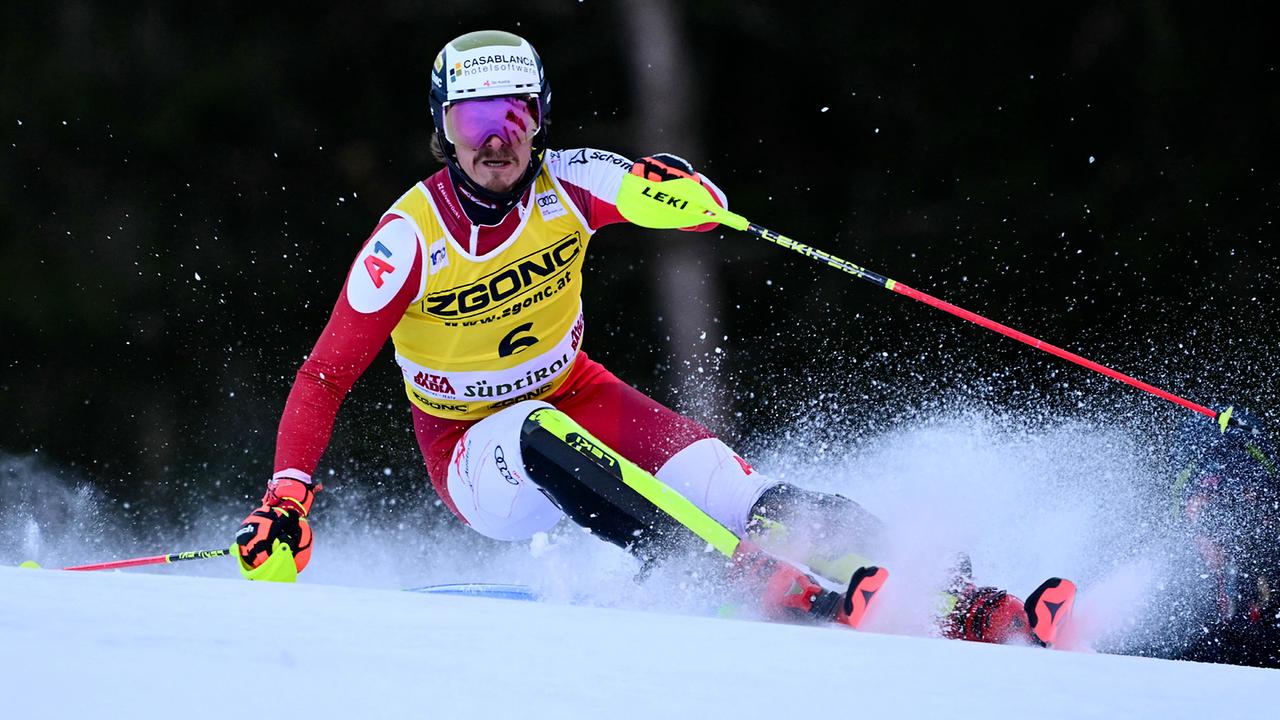 Der Österreicher Manuel Feller nimmt am 23. Dezember 2024 am 1. Lauf des Herren-Slaloms beim FIS Alpinen Ski-Weltcup in Alta Badia teil.