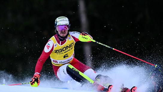 Der Österreicher Manuel Feller nimmt am 23. Dezember 2024 am 1. Lauf des Herren-Slaloms beim FIS Alpinen Ski-Weltcup in Alta Badia teil.