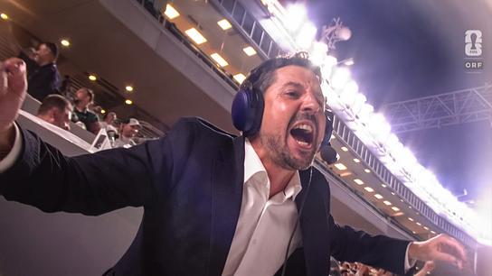 © ORF Große Emotionen bei ORF-Kommentator Daniel Warmuth im Stadion nach dem Ausgleichstor von Sasa Kalajdzic beim Match Österreich gegen Algerien in der Nachspielzeit im WM-Sechzehntelfinale