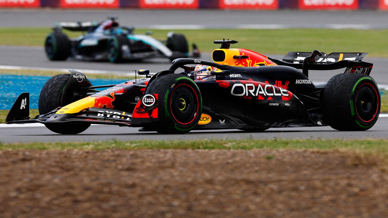 Der niederländische Red Bull Racing-Fahrer Max Verstappen nimmt am 7. Juli 2024 am Formel-1-Grand-Prix von Großbritannien auf der Rennstrecke Silverstone in Silverstone, Mittelengland, teil.