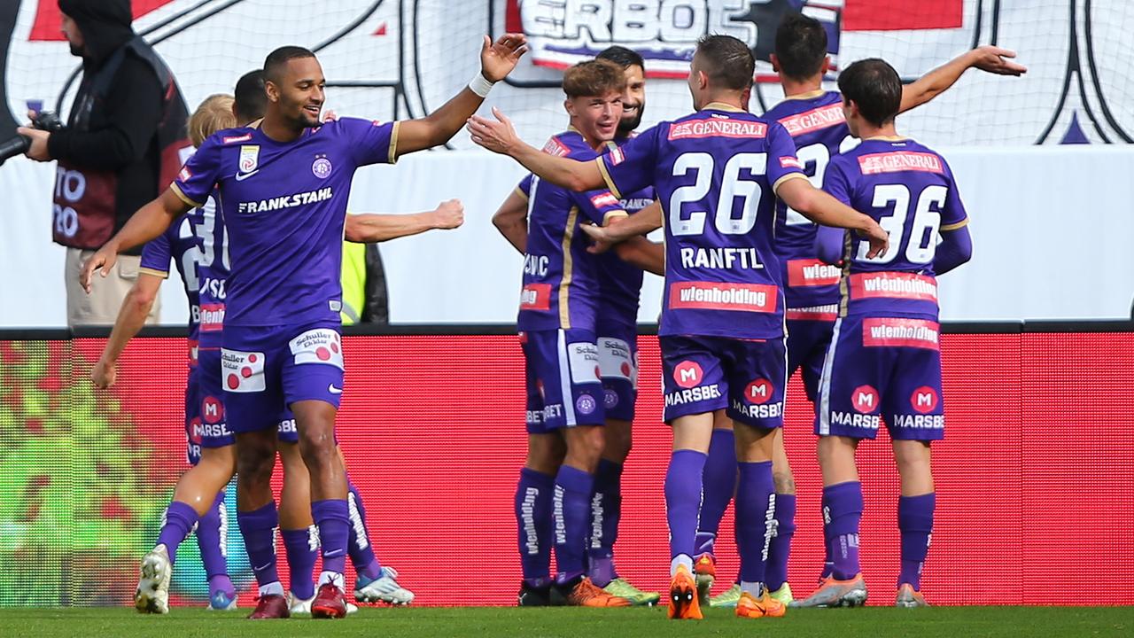 Torjubel FAK mit dem Torschuetzen zum 3:0 Can Keles (FK Austria Wien) am Sonntag, 18. September 2022, während der Admiral Bundesliga-Begegnung, 9. Spieltag, zwischen FK Austria Wien und SV Guntamatic Ried in Wien.