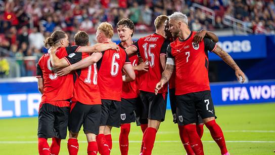 Marcel Sabitzer, Romano Schmid,Nicolas Seiwald, Paul Wanner, Philipp Lienhart, Carney Chukwuemeka und Marko Arnautovic jubeln beim 2:1 für Österreich auf dem Spielfeld, während der Begegnung zwischen Österreich und Jordanien in der 1. Runde der FIFA Fussball-Weltmeisterschaft 2026 im San Francisco Bay Area Stadion in Santa Clara. 