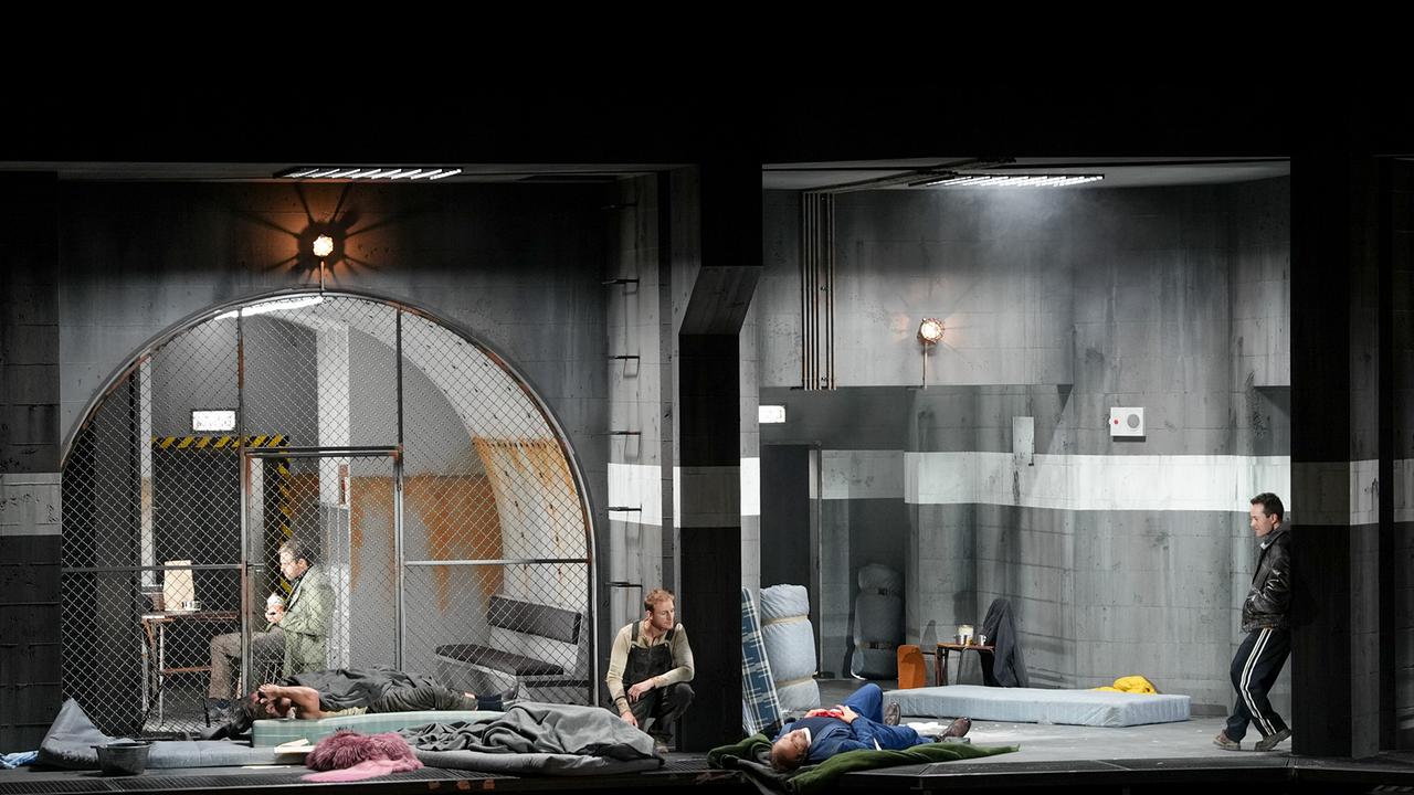 © ORF/Roman Zach-Kiesling Giulio Cesare in Egitto - ein barocker Thriller in drei Akten: Akt III - Rache, Flucht und Triumph: Robert Raso (Curio), Christophe Dumaux (Giulio Cesare), Federico Fiorio (Sesto), Andrey Zhilikhovsky (Achilla), Jake Ingbar (Nireno)