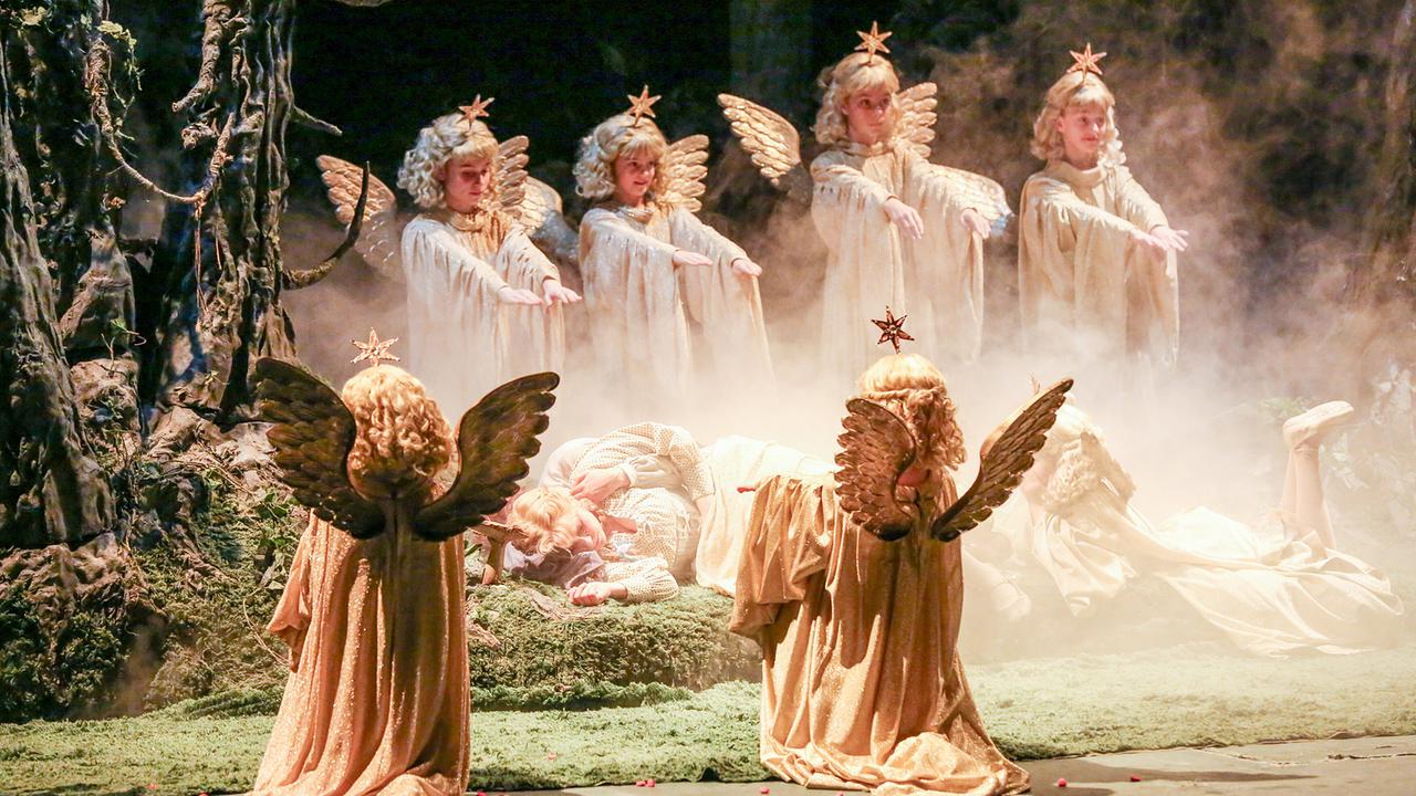 Hänsel und Gretel - Weihnachtsmärchen aus der Volksoper Wien: Hedwig Ritter (Gretel) und die Schutzengel (Kinderkomparserie)