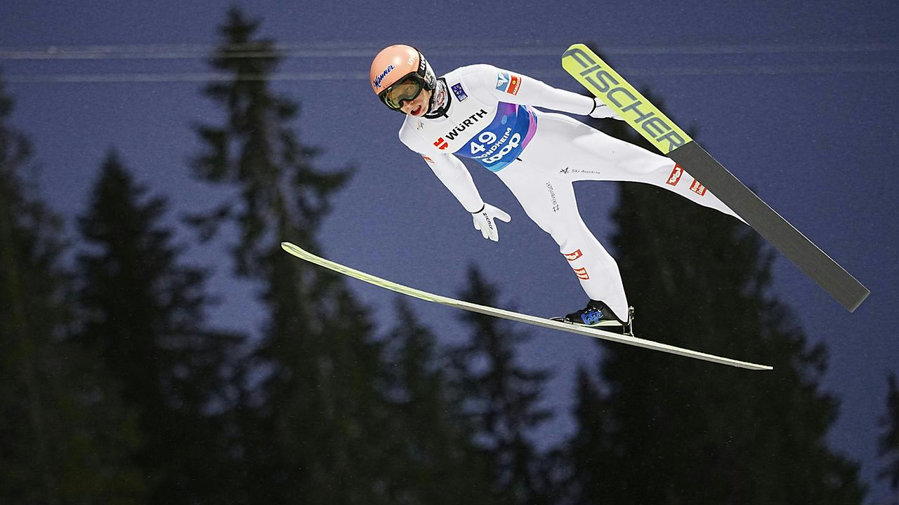 Jan Hörl (AUT) am Sonntag, 02. März 2025, während des ersten Durchgangs der Männer auf der Normalschanze anl. der Nordischen Ski WM in Trondheim.