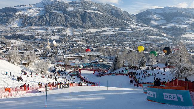 Übersicht Ziestadion am Ganslernhang am Sonntag, 22. Jänner 2023 während des 1. Durchgangs des Weltcup - Slaloms der Männer, in Kitzbühel.