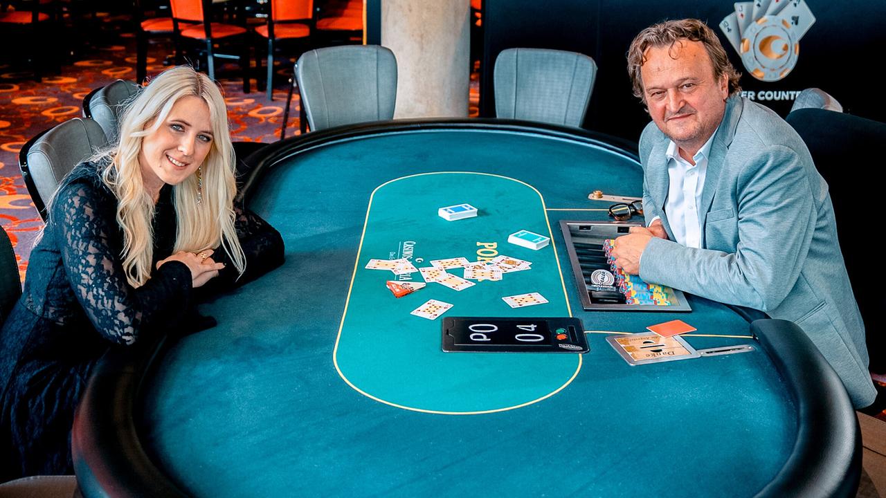 © ORF/Neulandfilm Land der Spieler: Hanno Settele trifft im Casino auf Pokerweltmeisterin und 3-Fache Europameisterin im Pokern Jessica Teusl