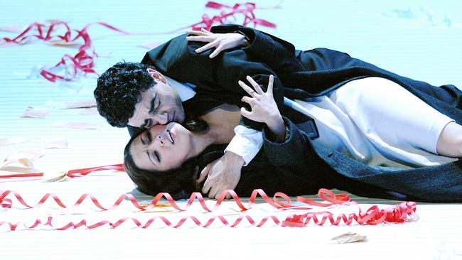 © ORF/Ali Schafler La Traviata: Anna Netrebko (Violetta), Rolando Villazón (Alfredo)