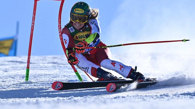 Die Österreicherin Katharina Liensberger tritt am 28. Oktober 2023 beim ersten Lauf des Damen-Riesenslaloms des FIS Ski-Alpin-Weltcups in Sölden, Österreich, an.