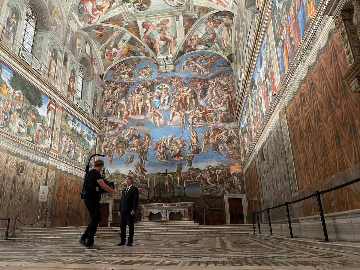 © ORF/ZDF/Bilderfest GmbH/Eva Severini Meister der Sixtina - Michelangelo: Kameramann Moritz Frisch und Kunsthistoriker Prof. Guido Cornini