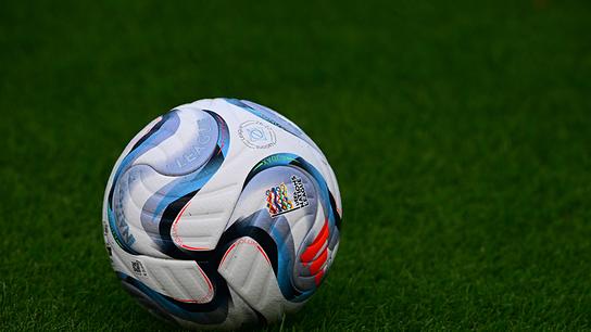 Nations League Spielball liegt auf dem grünen Rasen während einem Training des ÖFB Männer Nationalteams vor den beiden bevorstehenden UEFA Nation League Spielen gegen Israel und Kosovo am Montag, 21. September 2026 in Windischgarsten. 