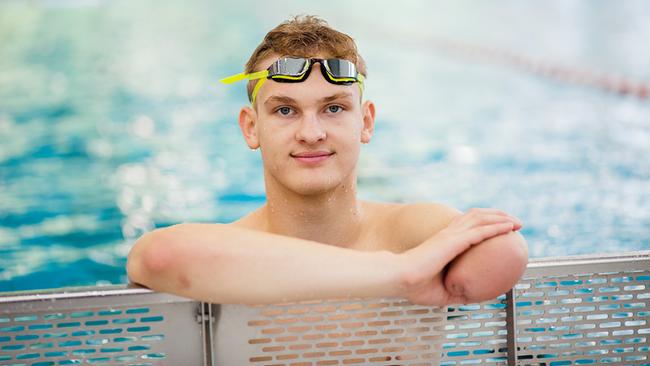 Nicht zu stoppen - Der Traum von den Paralympics: Adam Karas in der Schwimmhalle