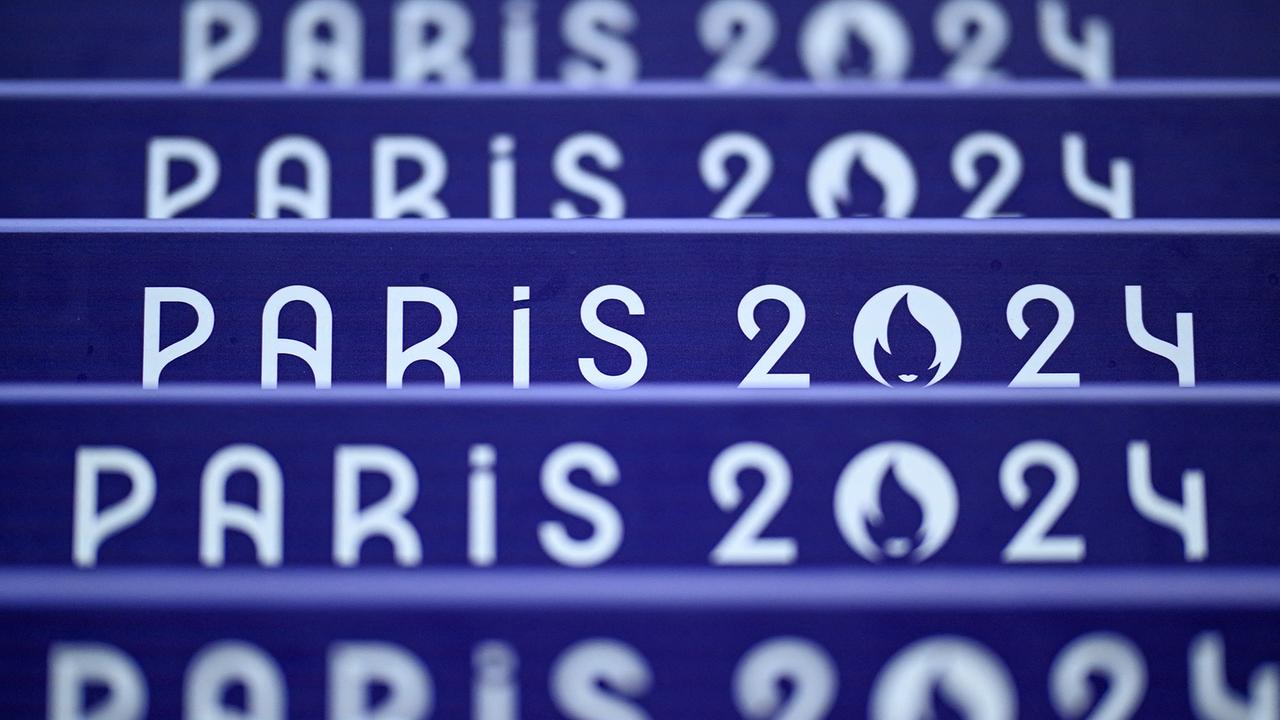 © APA/AFP/Kirill KUDRYAVTSEV Blick auf die Logos von Paris 2024 im Stade de France, nördlich von Paris, am 1. August 2024, einen Tag vor Beginn der Leichtathletikveranstaltung bei den Olympischen Spielen 2024 in Paris.