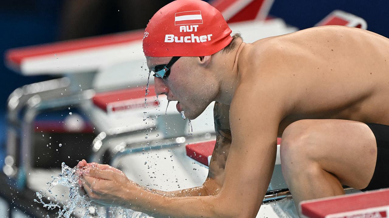 © APA/AFP/Jonathan NACKSTRAND Der Österreicher Simon Bucher bereitet sich auf den Wettkampf im 100-m-Schmetterlingsschwimmen der Männer während der Olympischen Spiele 2024 in Paris am 2. August 2024 in der Paris La Defense Arena in Nanterre, westlich von Paris, vor.