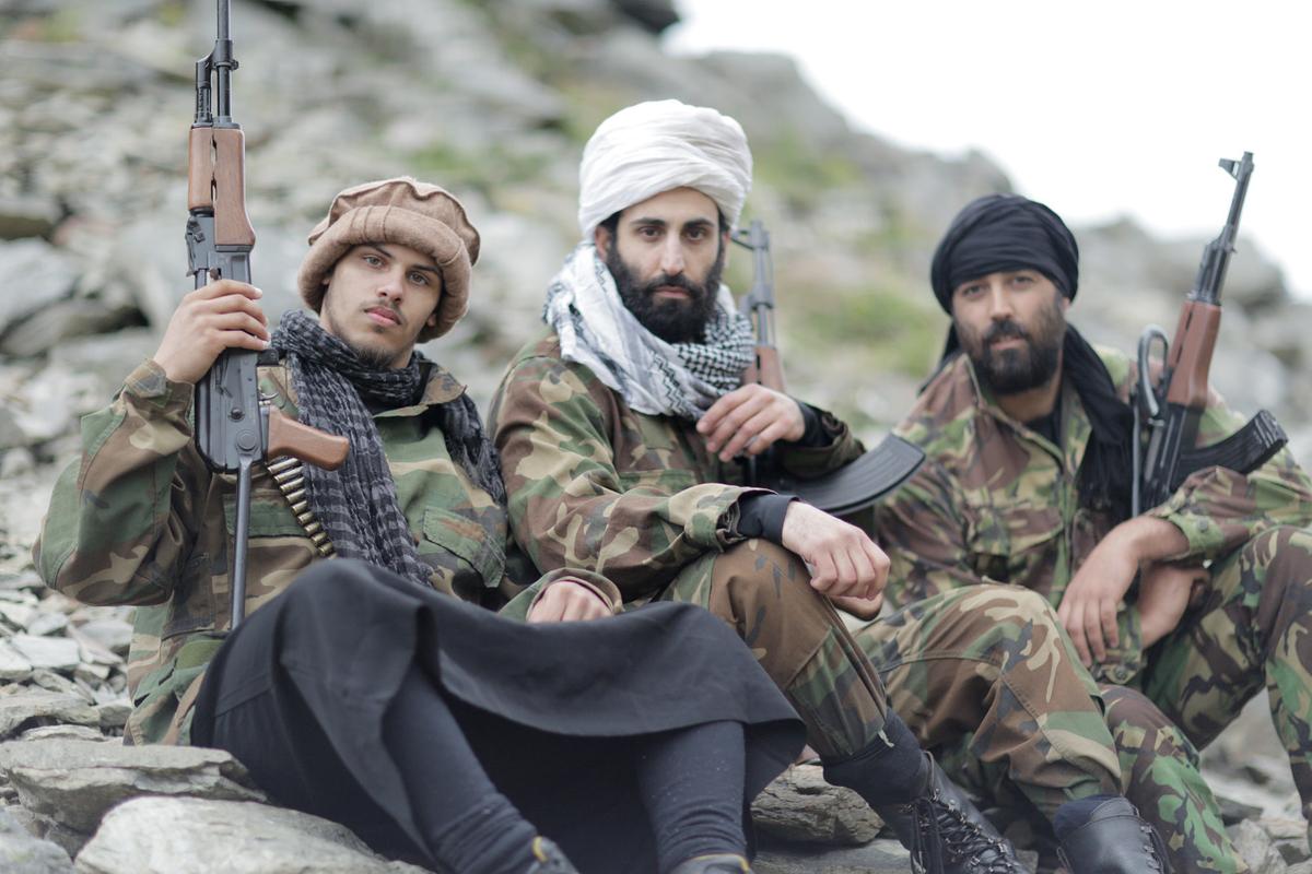 "Osama Bin Laden - Drahtzieher des Terrors": Nachgestellte Szene: Osama Bin Laden und Taliban-Kämpfer
