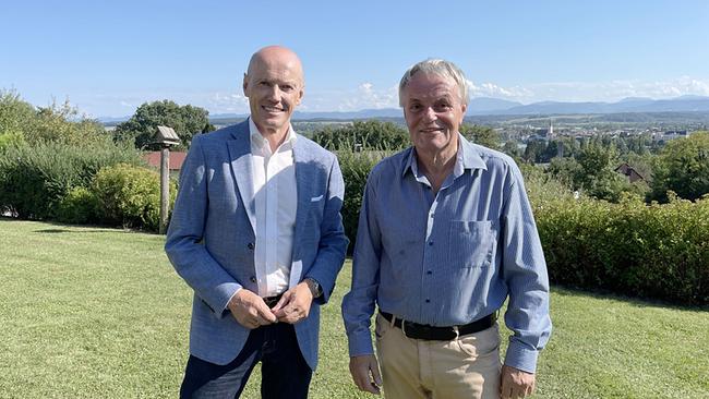 © ORF/BMFilm "Weg vom Gas - wie sollen wir uns das leisten?": Werden private Personen vom Staat dafür bestraft, dass sie Ökostrom erzeugen? Peter Resetarits ist zu Besuch bei Wolfgang Morawetz. Dieser zahlt viel Geld für seine Photovoltaikanlage, bekommt jedoch nur ein Viertel vom eigenproduzierten Strom.