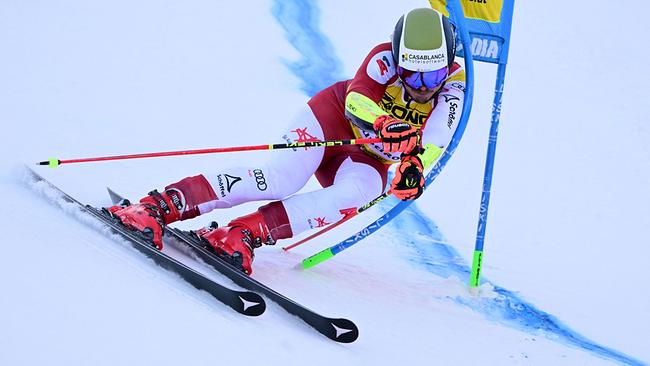 Der Österreicher Manuel Feller nimmt am 18. Dezember 2023 am ersten Lauf des Herren-Riesenslaloms beim FIS Alpinen Ski-Weltcup in Alta Badia teil.