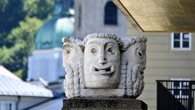 Die Masken aus Stein, das Symbol der Festspiele, am Dienstag, 23. Juli 2019, in der Hofstallgasse. Die Salzburger Festspiele finden vom 20. Juli bis 31. August 2019 statt.