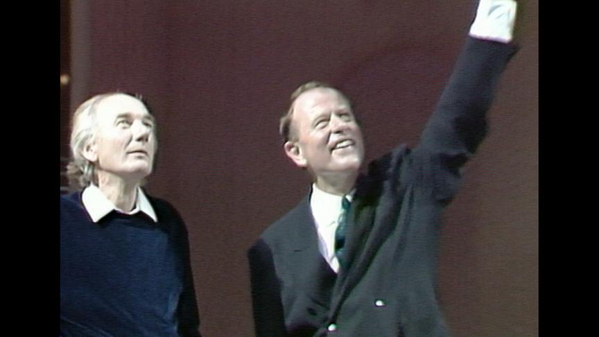 Schicksalstage Österreichs: Regisseur Claus Peymann und Autor Thomas Bernhard beim Schlussapplaus