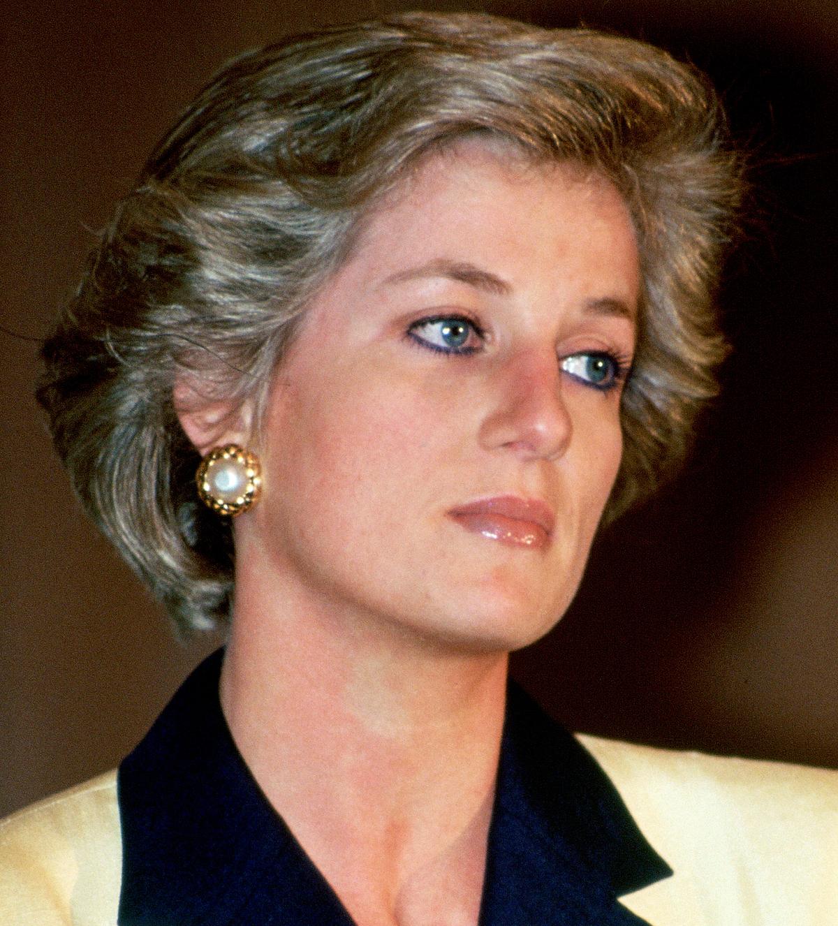 Diana - Eine Ära in Bildern (3/3); Im BiLd: Diana, Prinzessin von Wales, sieht traurig aus