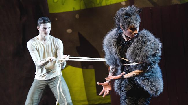 © ORF/Wiener Staatsballett/Marian Furnica Sergei Prokofjew: Peter und der Wolf: Alex Martelli (Peter), Massimiliano Santagostino (Wolf)