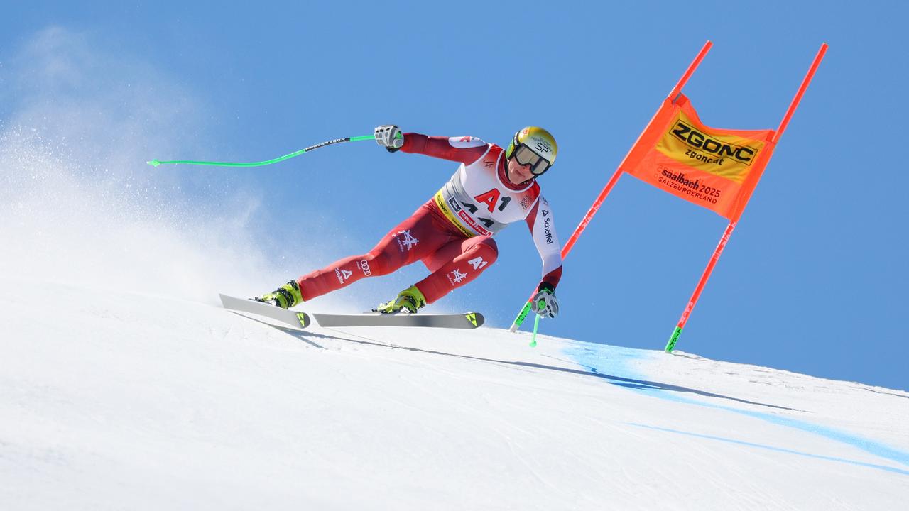 Raphael Haaser (AUT) am Donnerstag, 06. Februar 2025, in Aktion im 2. Training für die Abfahrt der Männer, anl. der alpinen Ski-WM in Hinterglemm