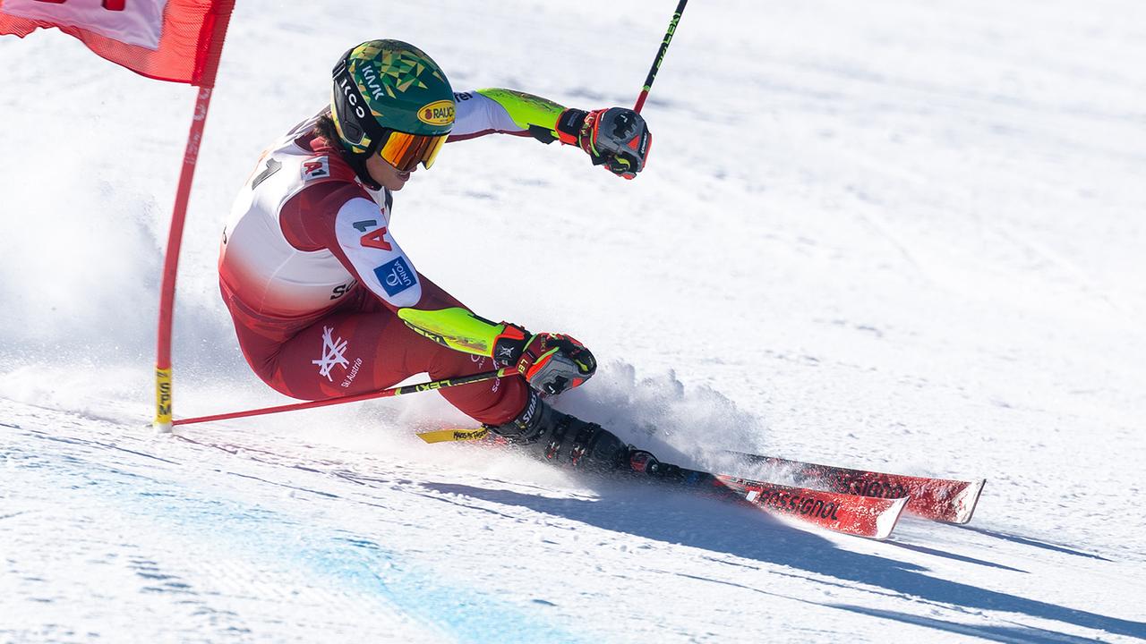Julia Scheib beim Riesentorlauf-Training bei strahlendem Sonnenschein zum bevorstehenden Ski alpin Weltcup Saison Auftakt, am Donnerstag 16. Oktober 2025 in Sölden
