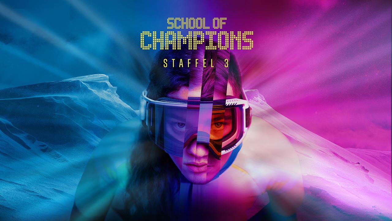 Ein farbenfrohes Poster zeigt den Titel „School of Champions Staffel 3“ mit dem Gesicht einer Skifahrerin vor einer Bergkulisse in Blau- und Pinktönen.