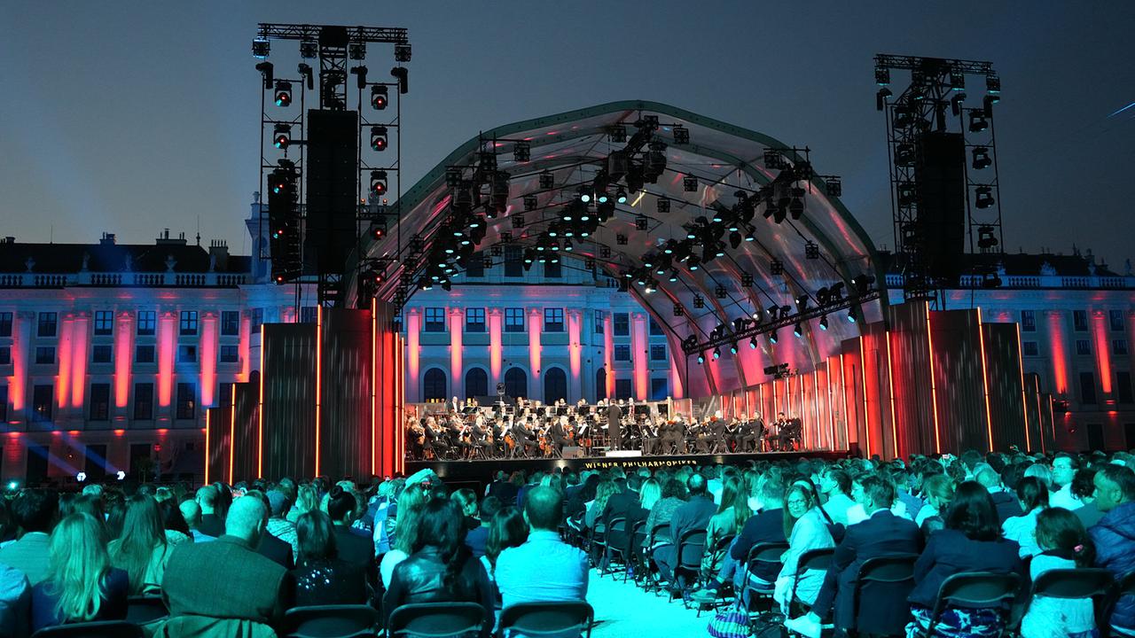 © ORF/Roman Zach-Kiesling Sommernachtskonzert 2025: Dirigent Tugan Sokhiev mit den Wiener Philharmoniker
