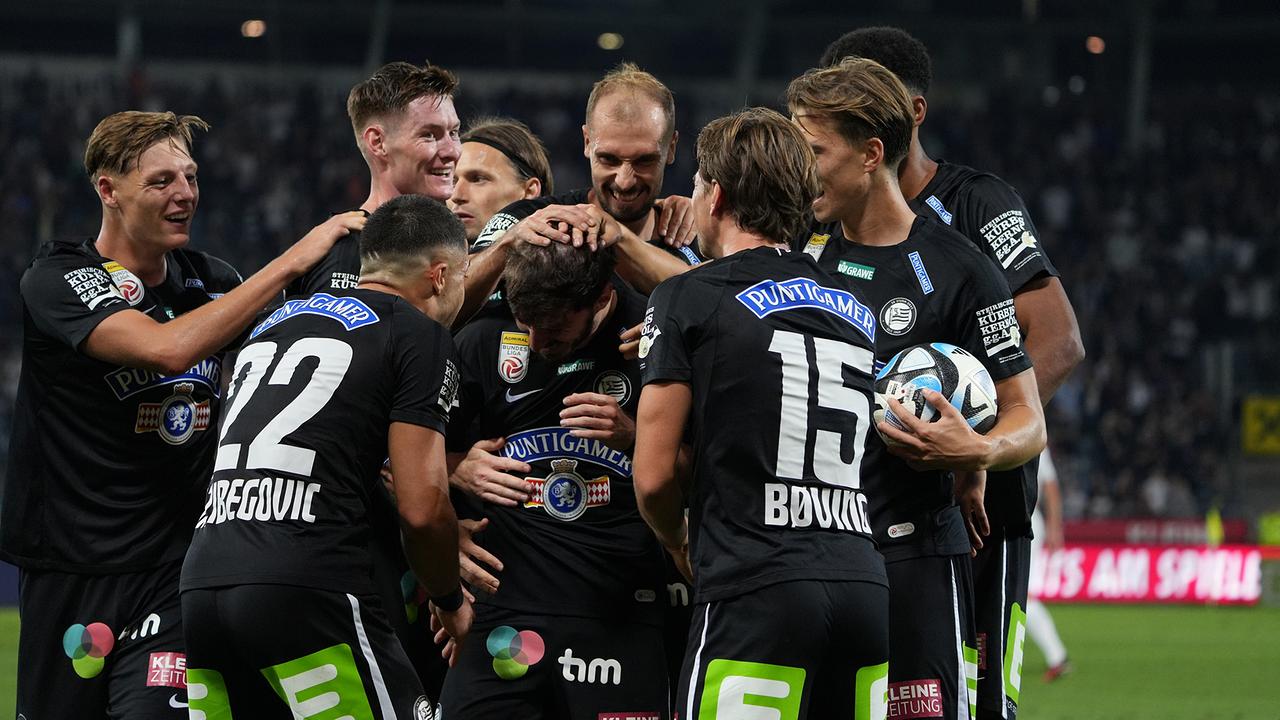 Bild zeigt v.l. den Jubel von Sturm zum 1:1 durch Otari Kiteishvili (Sturm) am Samstag, 16. September 2023, während der Admiral Bundesliga-Begegnung, 7. Runde, zwischen SK Puntigamer Sturm Graz und Red Bull Salzburg in Graz.