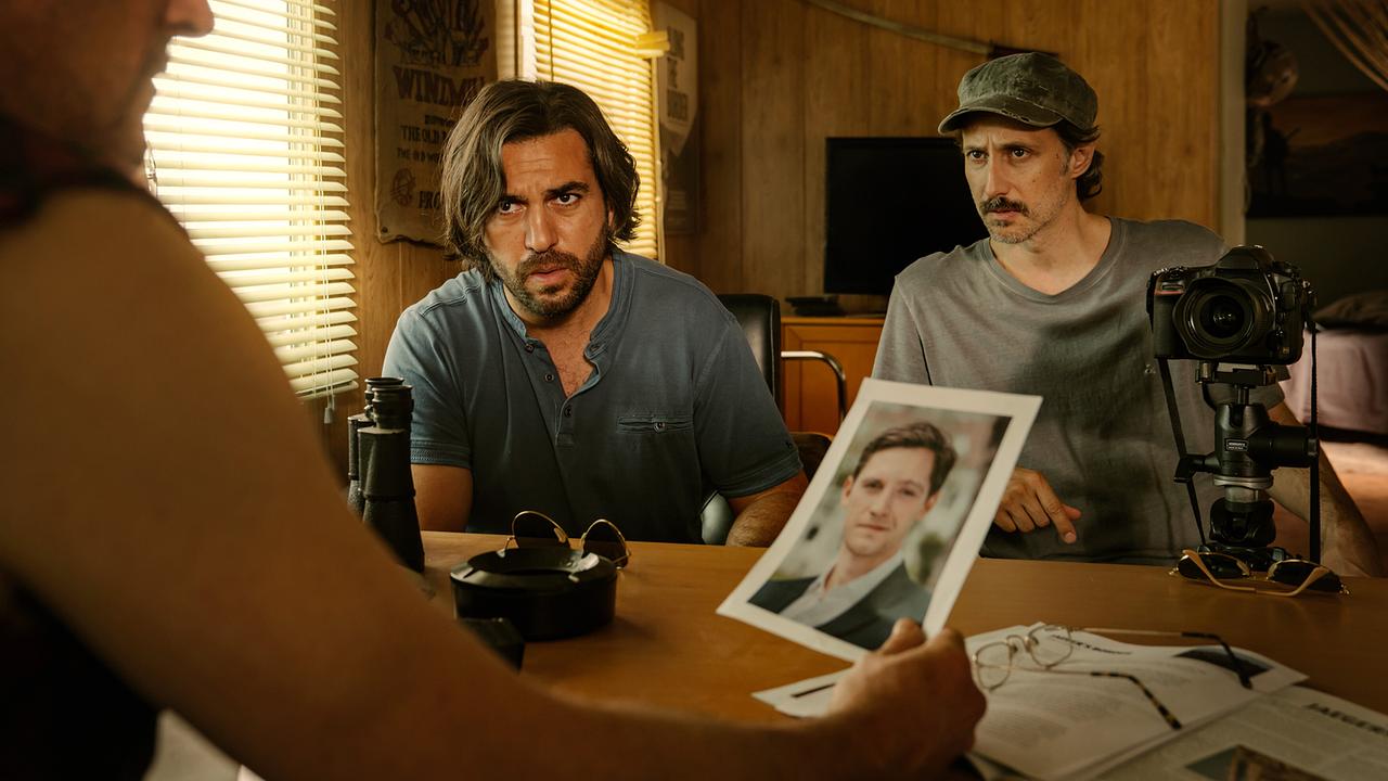 Tausend Zeilen: Elyas M'Barek (Juan Romero), Michael Ostrowski (Milo)