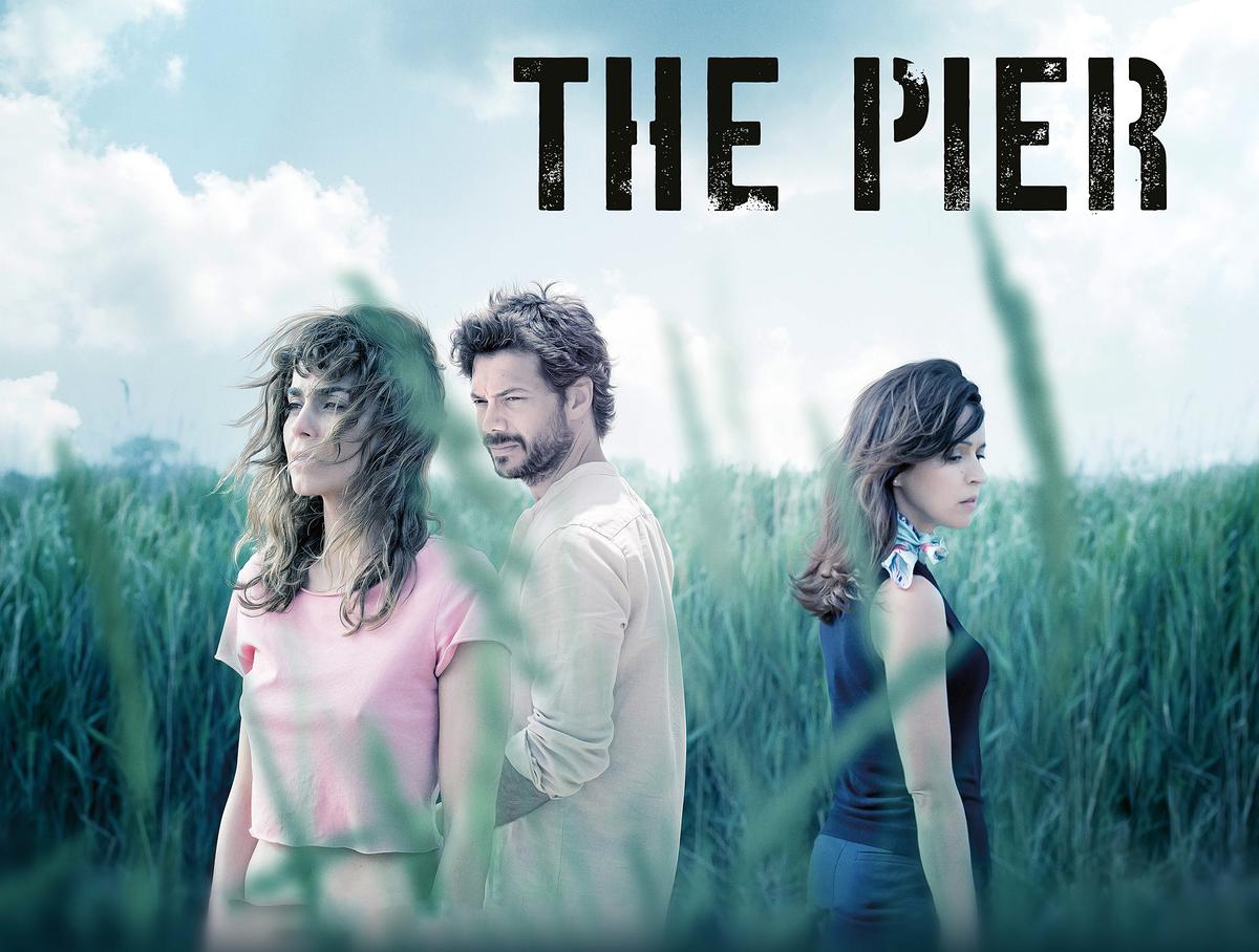 The Pier - Die fremde Seite der Liebe: Irene Arcos (Veronica), Álvaro Morte (Óscar), Verónica Sánchez (Alejandra)