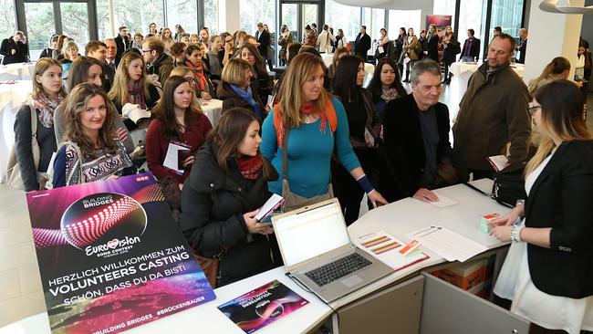 © ORF/Günther Pichlkostner A large group of people in a bright, modern room at the registration station for the "Volunteers Casting".