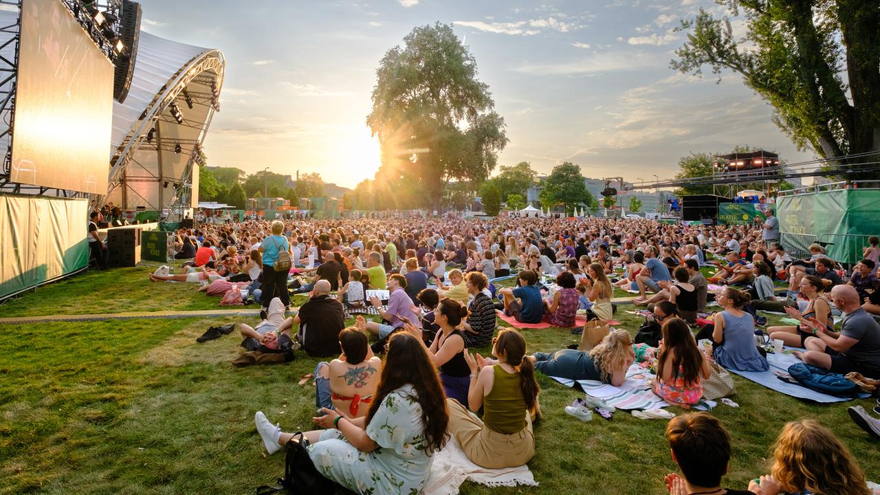 Wiener Prater Picknick – ein musikalischer Ferien-Auftakt mit den Wiener Symphonikern: Dirigent Dirk Kaftan mit Annette Dasch (Sopran) und Georg Nigl (Bariton)