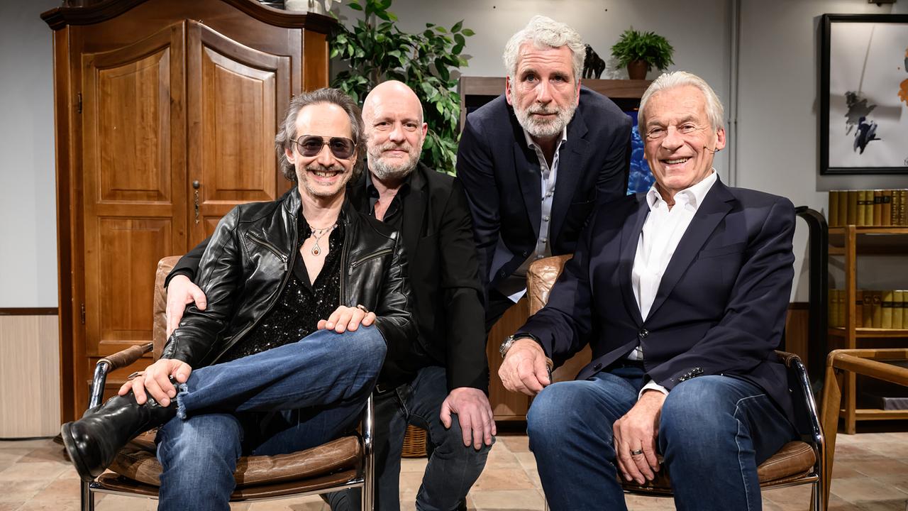 Gruppenfoto mit  Michael Ostrowski, Christoph Grissemann, Dirk Stermann und Pepe Lienhard "Willkommen Österreich"-Studio