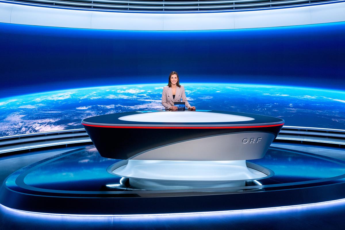 Alexandra Maritza Wachter begrüßt das TV-Publikum am Samstag, dem 25. Februar, zur "ZIB 9:00", die erstmals aus dem neuen TV-Studio kommt.