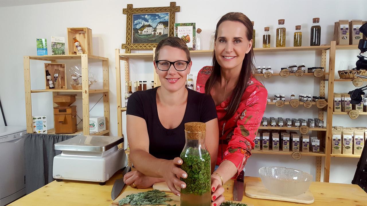 © ORF/Ab Hof TV Produktion "Zurück zur Natur: Land der Frauen": Lydia Stumptner, Maggie Entenfellner