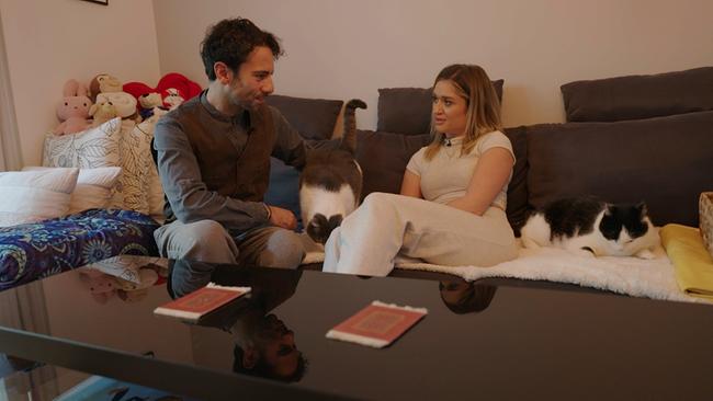 © ON-Media Corinna Kamper und Danilo Campisi mit ihren drei Katzen